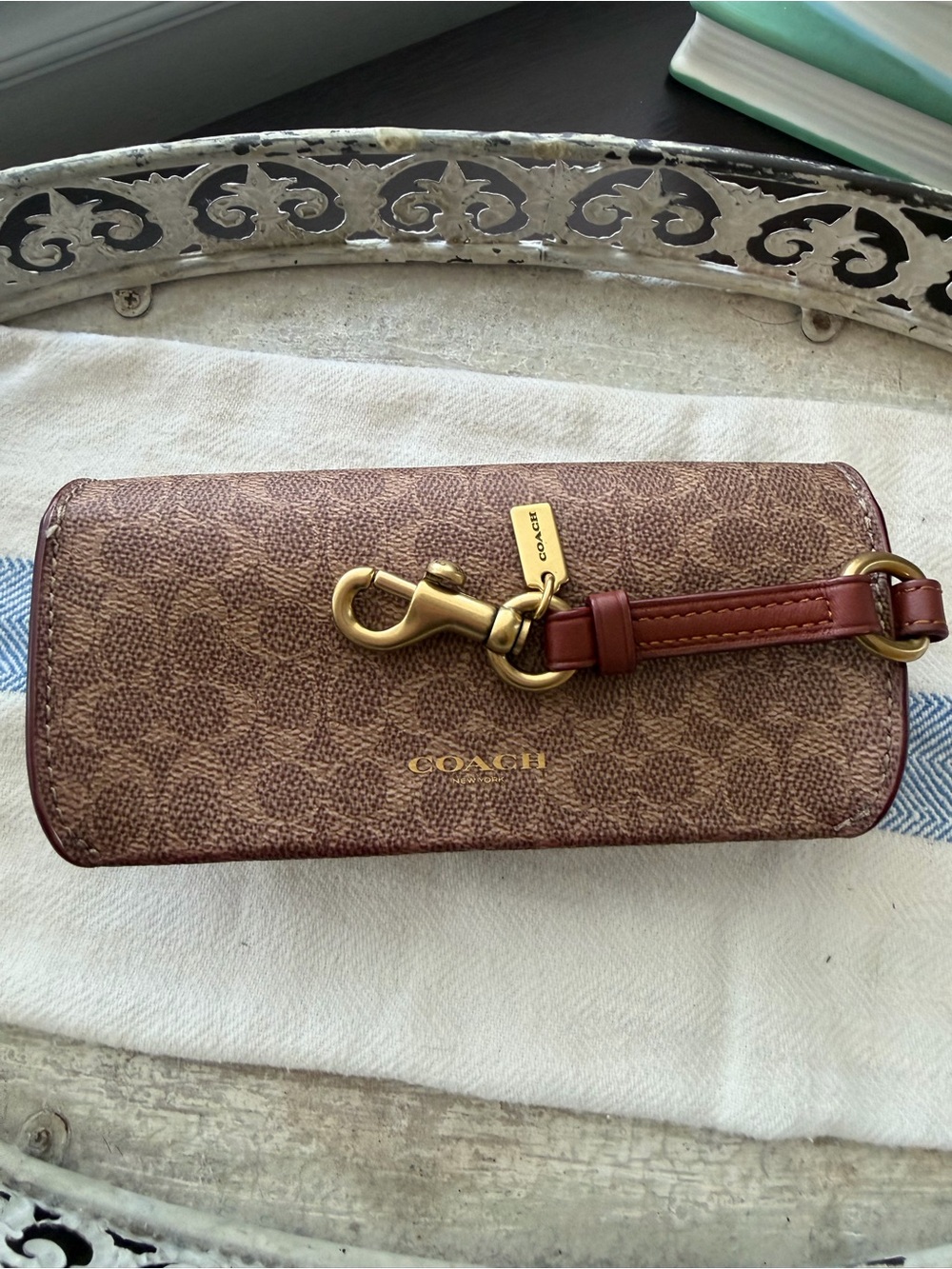 Coach Sunglasses Case with Tea Rose Turnlock & Signature Coated Canvas - Picture 6 of 15